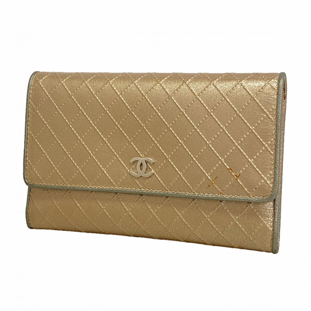 CHANEL Cream Leather Wallet
